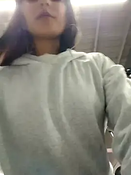 Snapshot of _vaness chatting on 05-15-26, 06:09 vaness online show from 05-15-26, 06:09