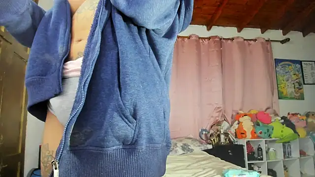 Snapshot of princessmelimejia chatting on 01-28-25, 01:29 princessmelimejia online show from 01-28-25, 01:29