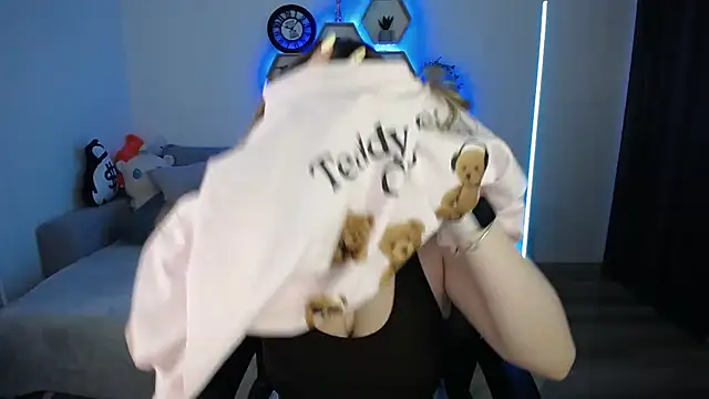 SabrinViolet online show from 03-16-26, 09:24