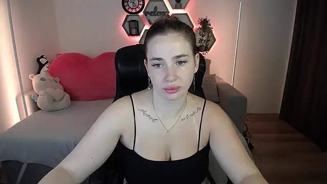 Snapshot of SabrinViolet chatting on 07-13-26, 08:06 SabrinViolet online show from 07-13-26, 08:06