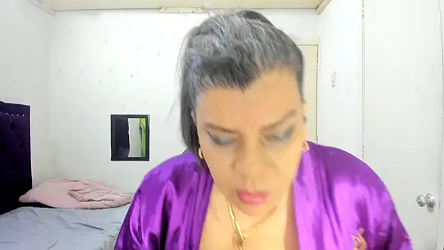 vikyadams online show from 10-31-25, 03:24