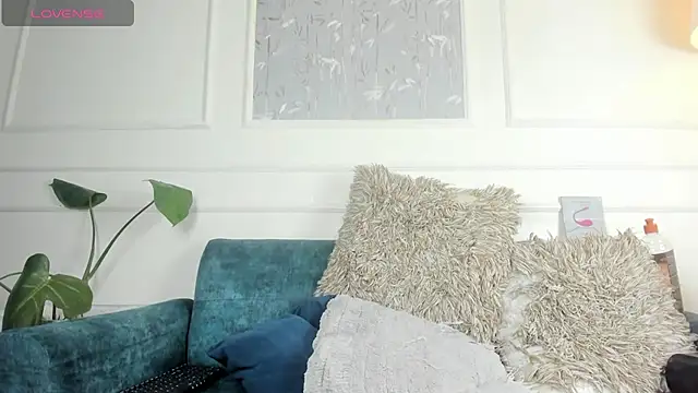 yossi peach cute online show from 04-18-26, 08:20