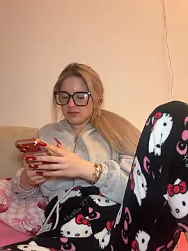 Holly-Glamour online show from 02-07-26, 04:11