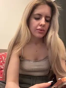 Holly-Glamour online show from 03-15-26, 07:25