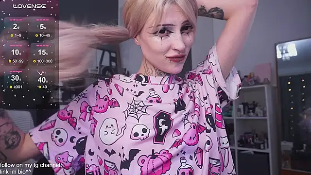 Snapshot of fraulein_mooon chatting on 09-23-25, 08:12 fraulein mooon online show from 09-23-25, 08:12