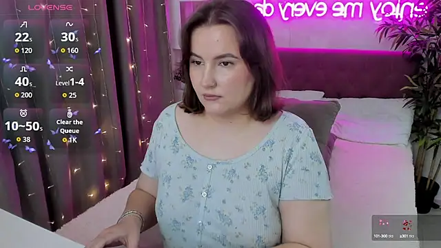 Snapshot of FeralPeach chatting on 09-17-25, 04:14 FeralPeach online show from 09-17-25, 04:14