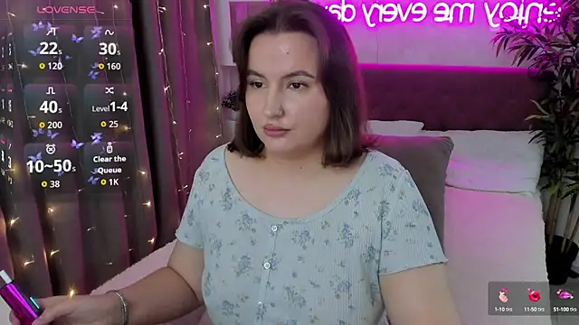 Snapshot of FeralPeach chatting on 09-18-25, 04:03 FeralPeach online show from 09-18-25, 04:03