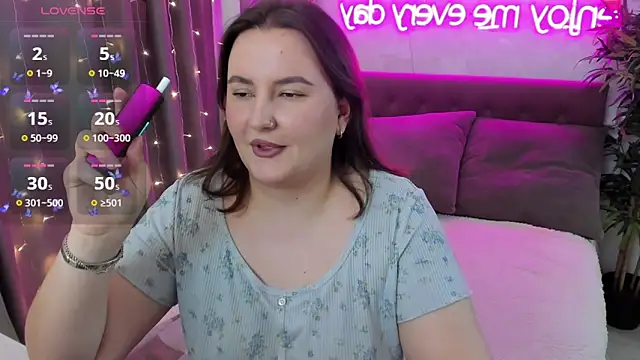 FeralPeach online show from 12-17-25, 05:46