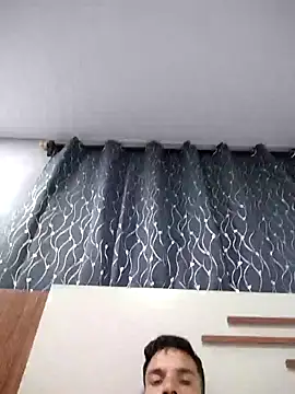 719610 online show from 11-04-25, 03:33