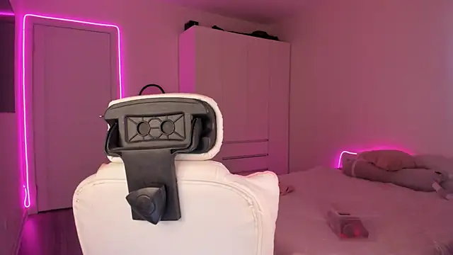 Eva Davi online show from 02-16-25, 01:47