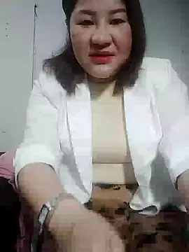 Snapshot of Rose_DiDi chatting on 02-06-25, 02:11 Rose DiDi online show from 02-06-25, 02:11