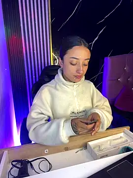 Ady 18 online show from 11-20-25, 08:08