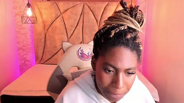 Snapshot of Queen_perla_ chatting on 01-20-25, 05:48 Queen perla online show from 01-20-25, 05:48
