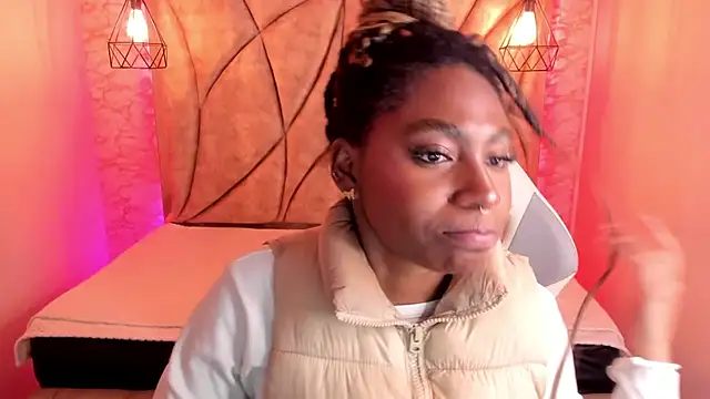 Snapshot of Queen_perla_ chatting on 02-01-25, 04:11 Queen perla online show from 02-01-25, 04:11