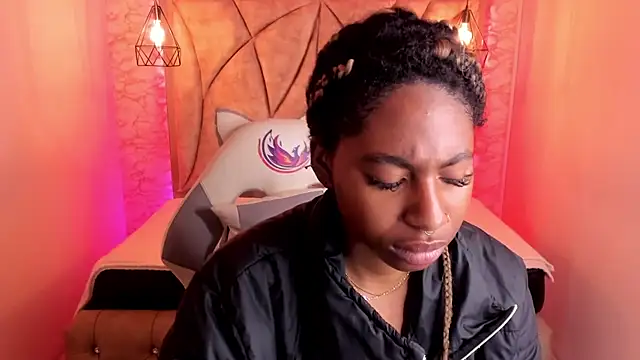Snapshot of Queen_perla_ chatting on 02-17-25, 12:38 Queen perla online show from 02-17-25, 12:38