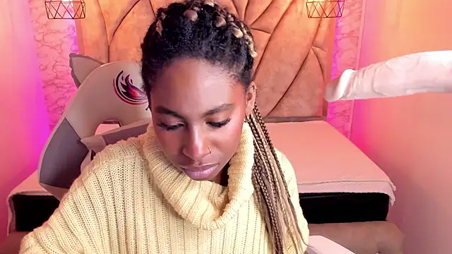 Snapshot of Queen_perla_ chatting on 02-23-25, 06:07 Queen perla online show from 02-23-25, 06:07