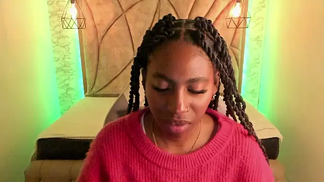 Snapshot of Queen_perla_ chatting on 02-28-25, 11:12 Queen perla online show from 02-28-25, 11:12