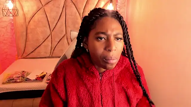 Snapshot of Queen_perla_ chatting on 03-14-25, 12:40 Queen perla online show from 03-14-25, 12:40