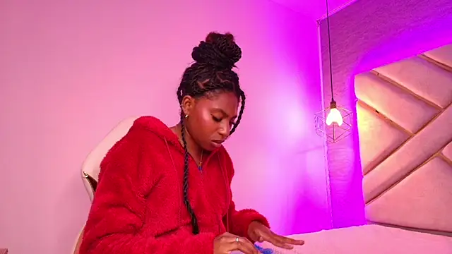 Snapshot of Queen_perla_ chatting on 03-22-25, 04:15 Queen perla online show from 03-22-25, 04:15
