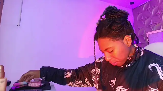 Queen perla  online show from 04-17-26, 12:19