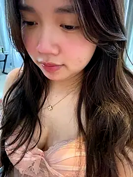 Hotellinh12 online show from 12-18-25, 05:13