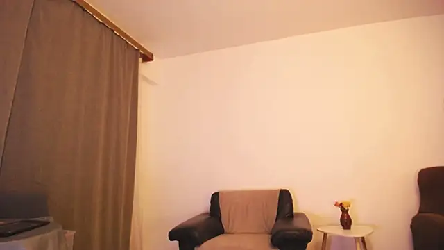 Snapshot of darkitten chatting on 10-30-25, 11:44 darkitten online show from 10-30-25, 11:44