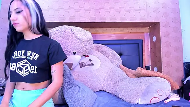 SofiAndNicol online show from 11-28-25, 10:51