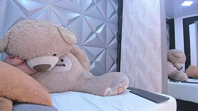 SofiAndNicol online show from 04-22-26, 11:01