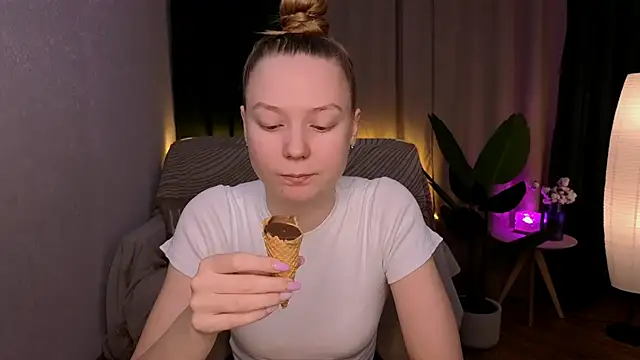 CarolynCohen   online show from 02-16-25, 02:09