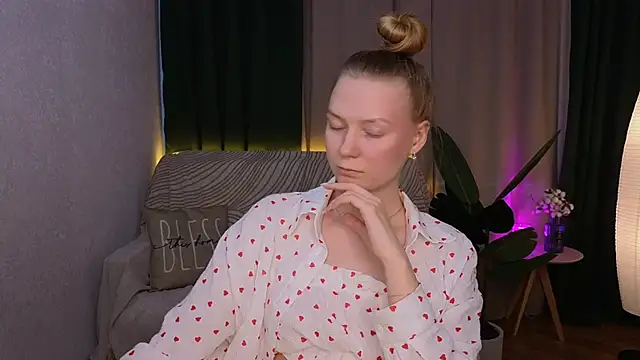 CarolynCohen   online show from 02-25-25, 08:14