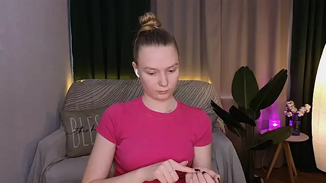 CarolynCohen   online show from 03-11-25, 08:09