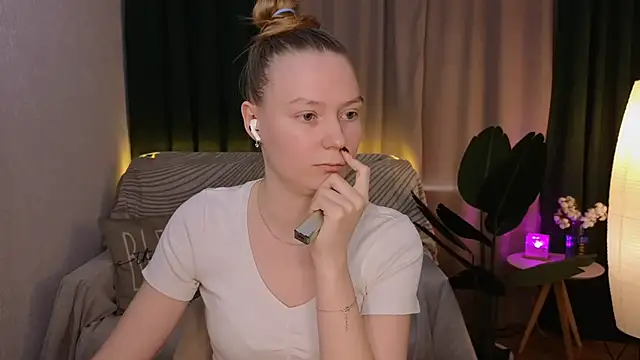 CarolynCohen   online show from 03-22-25, 05:17