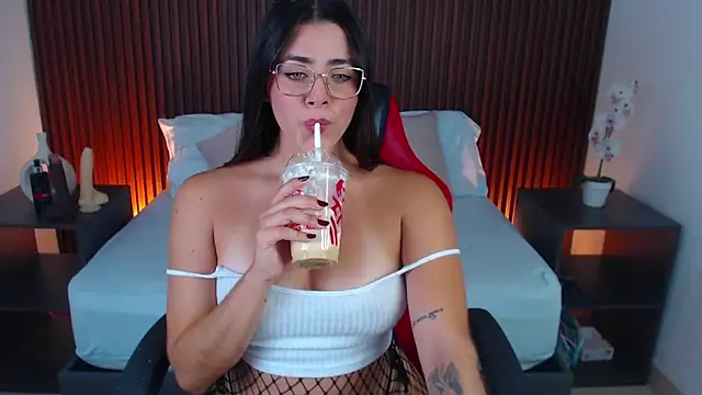 lizowenn  online show from 02-12-25, 04:00