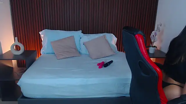 lizowenn  online show from 02-25-25, 12:45