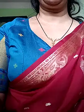 Snapshot of Rosy-B chatting on 12-14-24, 10:13 Rosy-B online show from 12-14-24, 10:13