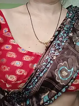 Snapshot of Rosy-B chatting on 05-16-26, 10:47 Rosy-B online show from 05-16-26, 10:47