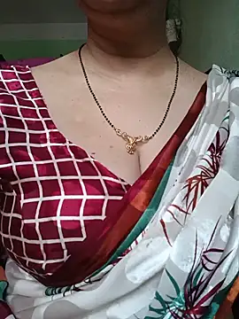 Snapshot of Rosy-B chatting on 05-18-26, 12:07 Rosy-B online show from 05-18-26, 12:07