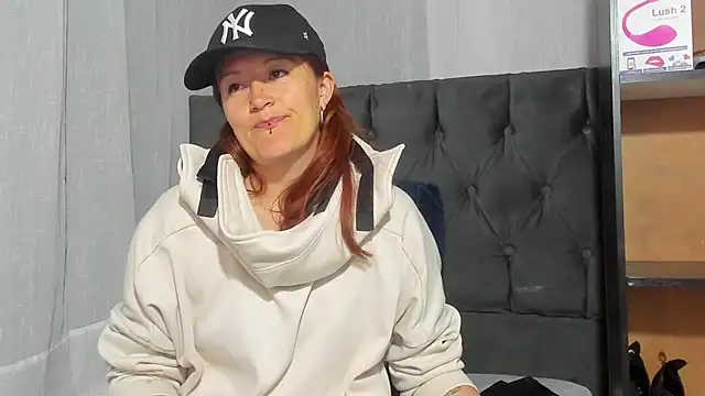 Snapshot of amberr34 chatting on 03-05-25, 02:57 amberr34 online show from 03-05-25, 02:57