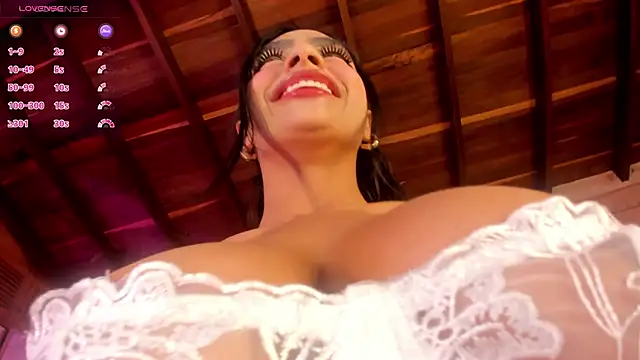 Snapshot of IzzyWild chatting on 02-06-25, 11:21 IzzyWild online show from 02-06-25, 11:21