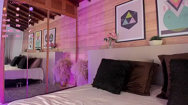 Snapshot of IzzyWild chatting on 03-19-25, 11:06 IzzyWild online show from 03-19-25, 11:06