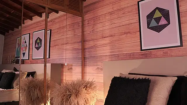 Snapshot of IzzyWild chatting on 11-21-25, 10:47 IzzyWild online show from 11-21-25, 10:47