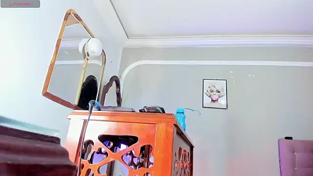 Jimena Grey online show from 12-16-25, 05:23