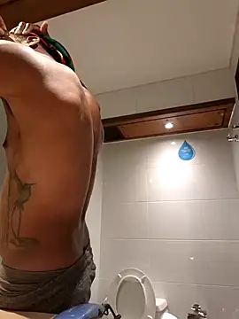 calientoboy online show from 03-22-25, 04:04