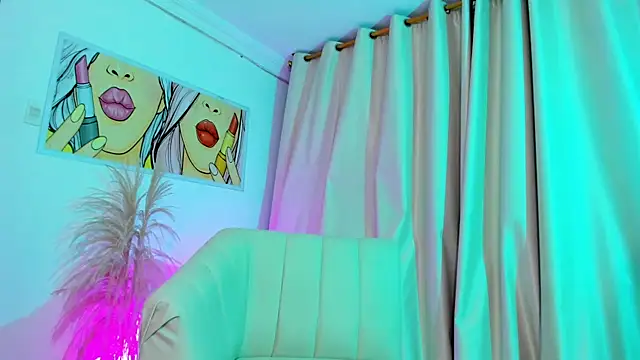 SkiinnyAna online show from 04-06-26, 07:37