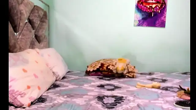 Evilmichellts1 online show from 04-06-26, 03:24