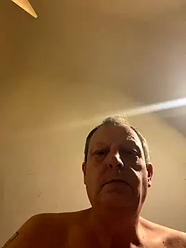 Snapshot of chubbybear2cum chatting on 10-27-25, 09:52 chubbybear2cum online show from 10-27-25, 09:52