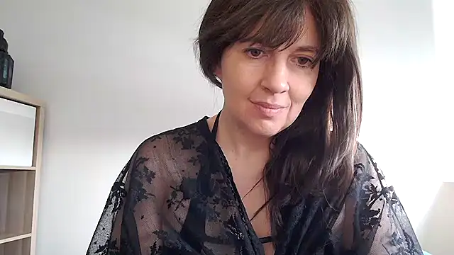 Ella Next Door online show from 01-11-26, 01:05