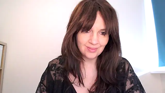 Snapshot of Ella_Next_Door chatting on 02-01-26, 08:24 Ella Next Door online show from 02-01-26, 08:24