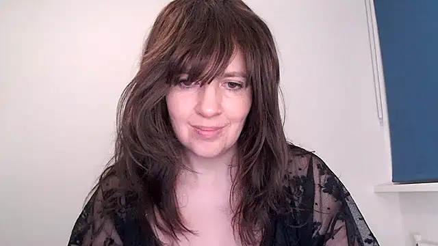 Snapshot of Ella_Next_Door chatting on 02-01-26, 11:03 Ella Next Door online show from 02-01-26, 11:03