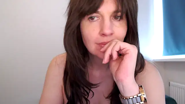 Snapshot of Ella_Next_Door chatting on 02-09-26, 11:14 Ella Next Door online show from 02-09-26, 11:14